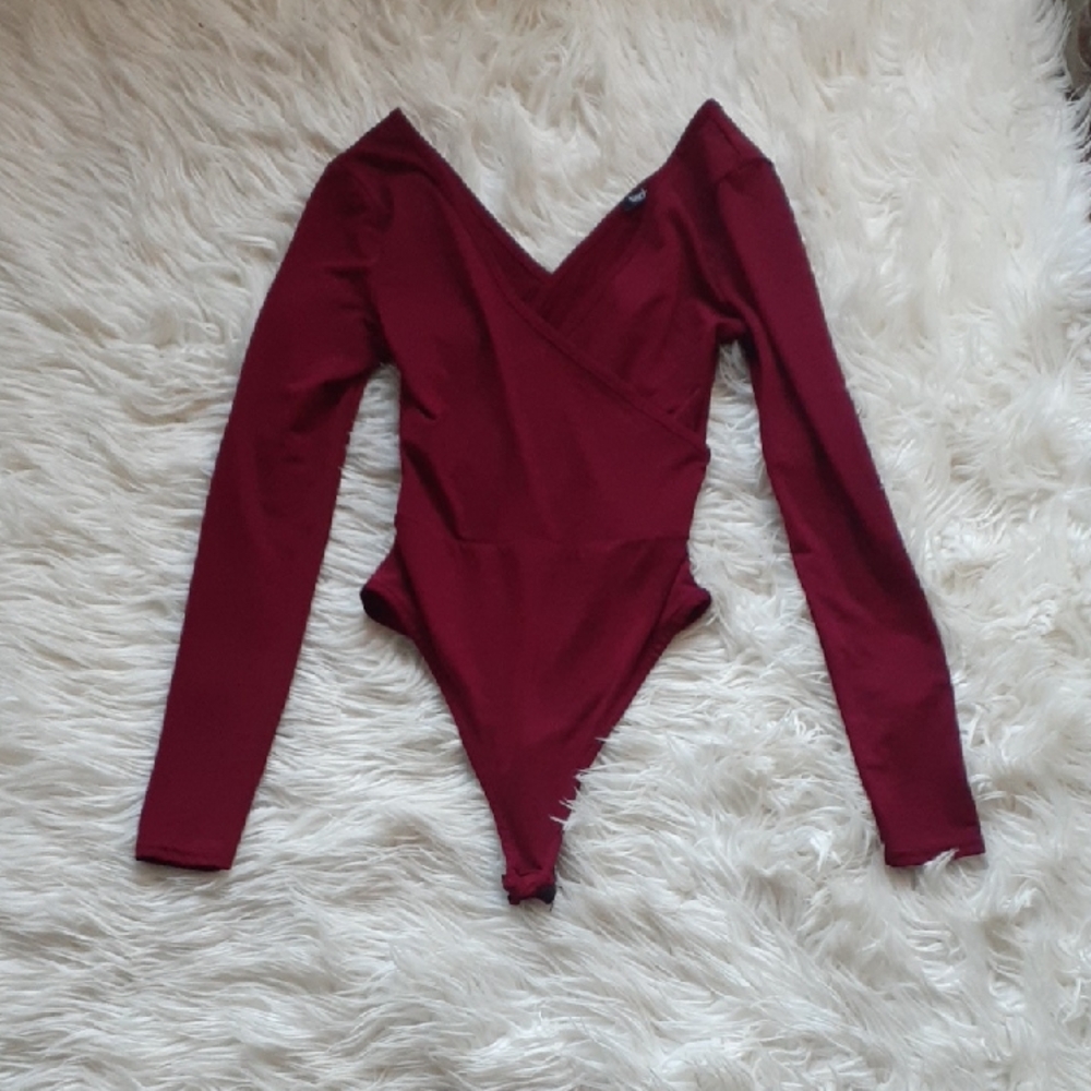 Boohoo Burgundy Red Long Sleeve Bodysuit Size 0